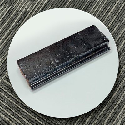 Metallilise glasuuriga sisseehitatud telliskivi